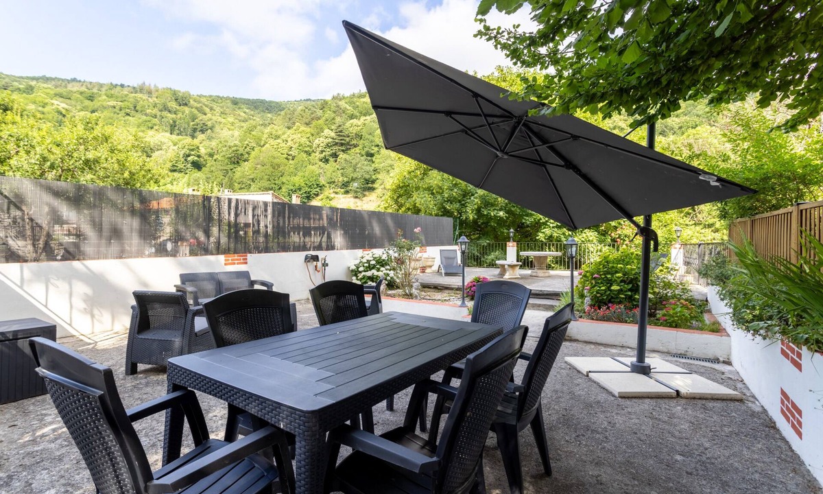 Gincla House | Cottage 'Le Petit Duc' with Mountain View, Private Terrace and Wi-Fi