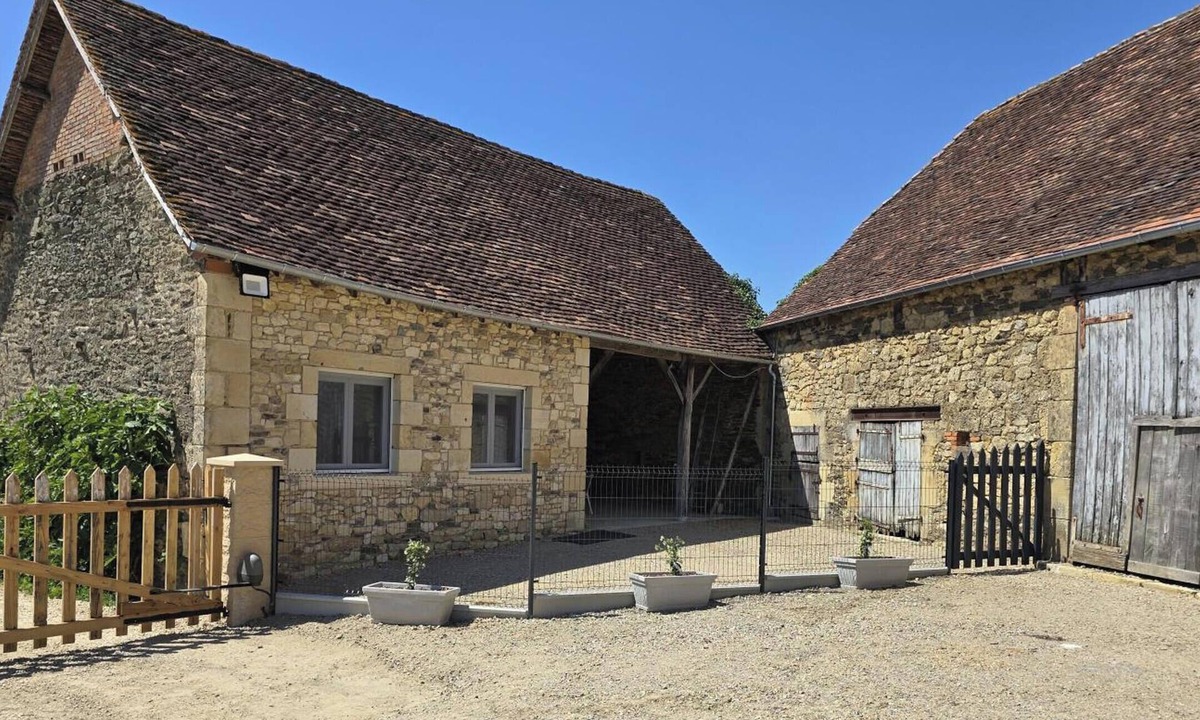 Dussac Cottage | Cottage with private parking - 2 guests