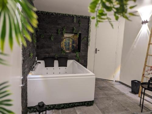 Andance House | Cozy AM Spa and Cinema