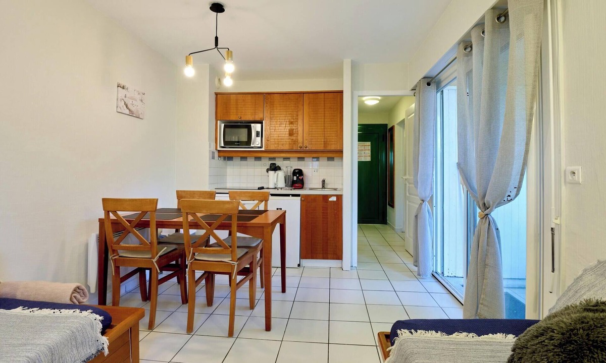 Maubuisson Apartment | Cozy apartment between lake and ocean – Terrace & shared pool in Carcans-Maubuisson