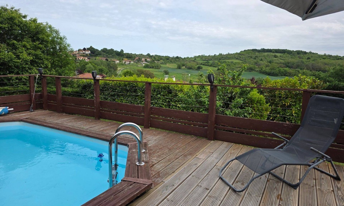 Chatel-Guyon Apartment | Cozy apartment, parking, swimming pool near