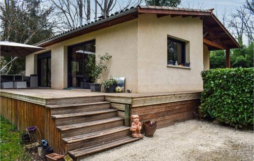 Pradines House | Cozy Home In Pradines With House Sea View