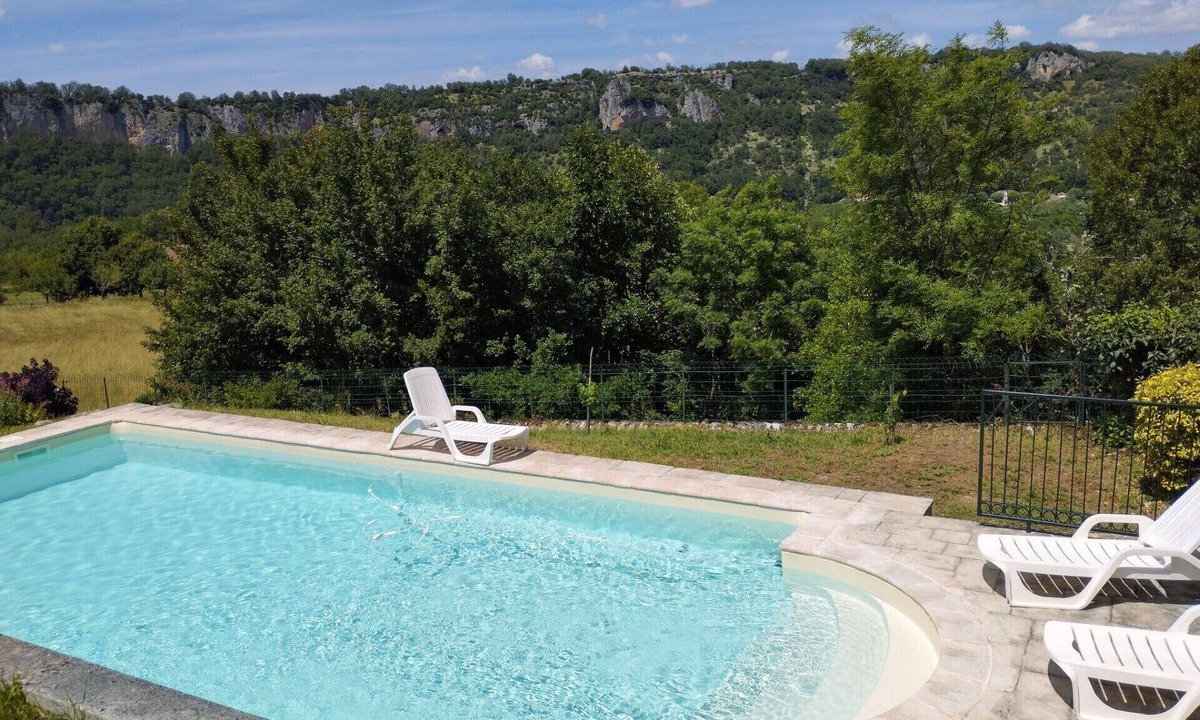Saint-Gery Cottage | COZY NEST, POOL, EXCEPTIONAL VIEW ON CLIFFS AND VALLEY .