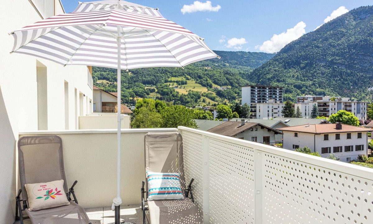 Cluses Apartment | Cozy, Spacious condo with balcony and beautiful serene mountain views.