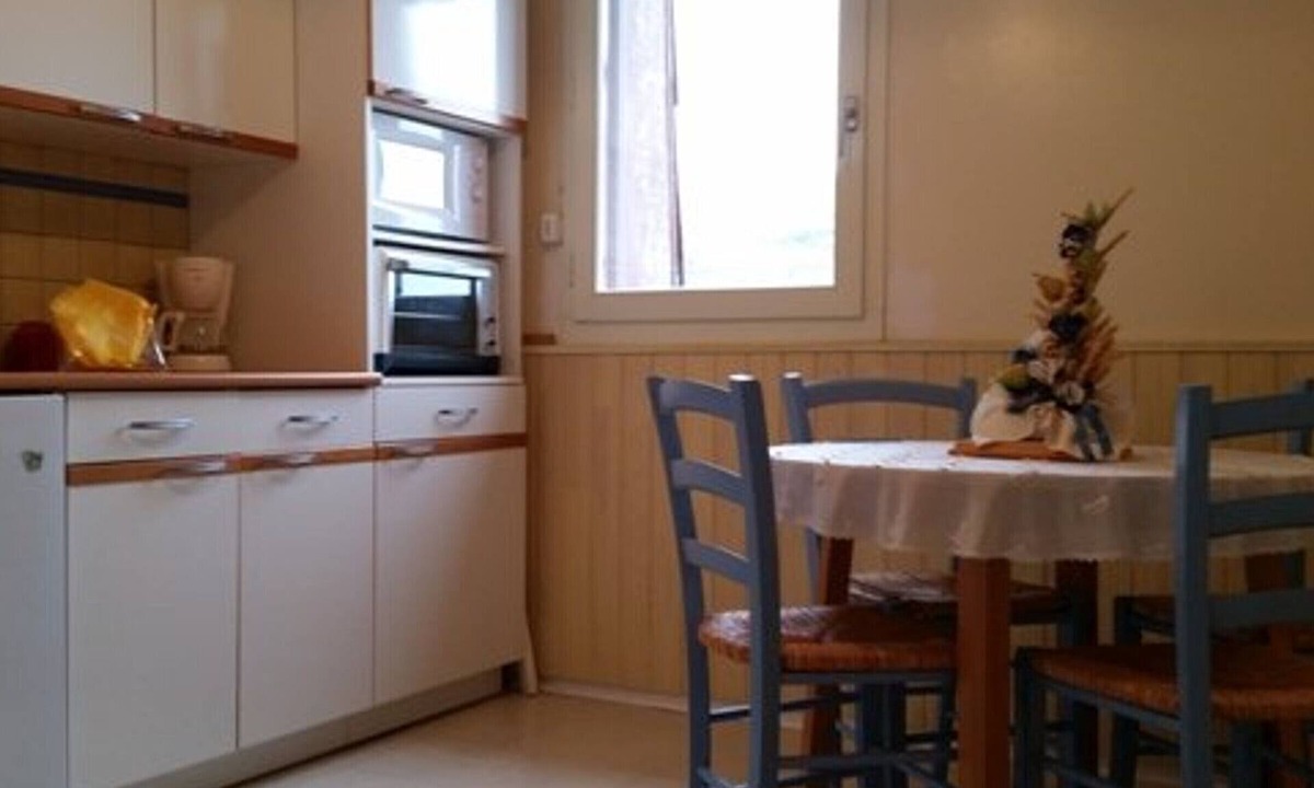 Arette Apartment | "Cozy Studio for 4 Near Ski Slopes with Free Parking & Ski Locker"