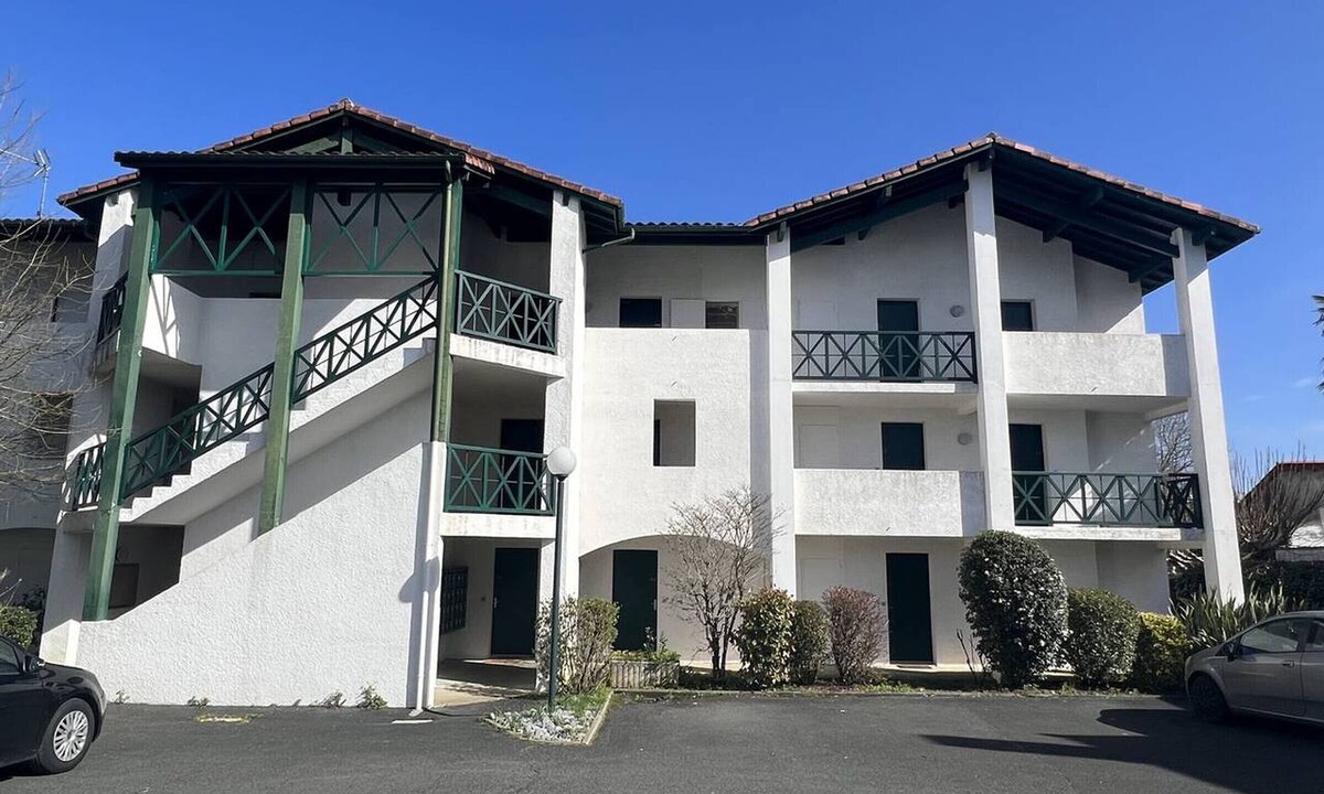 Cambo-les-Bains Apartment | Cozy studio in Cambo, pets welcome, Wi-Fi, parking