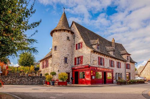 Marcoles Hotel | Demeures & Châteaux Auberge de la Tour - Hôtel & Restaurants - Marcolès Auvergne