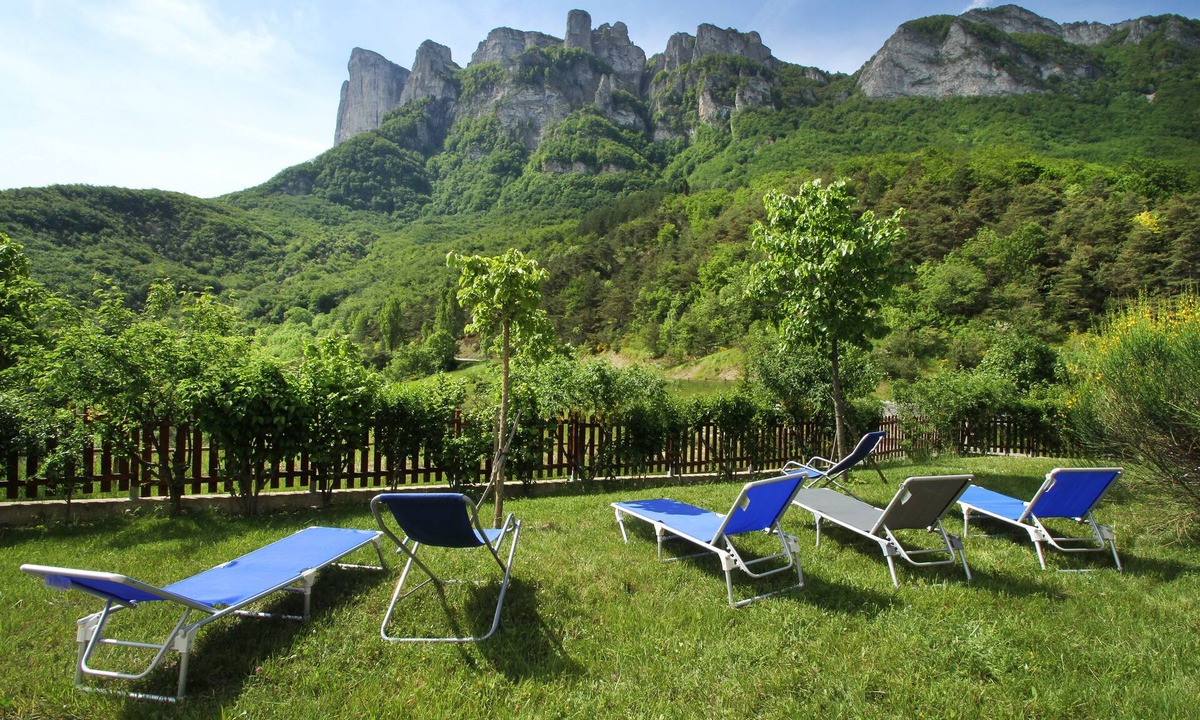 Chastel-Arnaud House | Detached house measuring 135 m² at an elevation of 650 m, located between Vercors and Provence, with electric vehicle charging