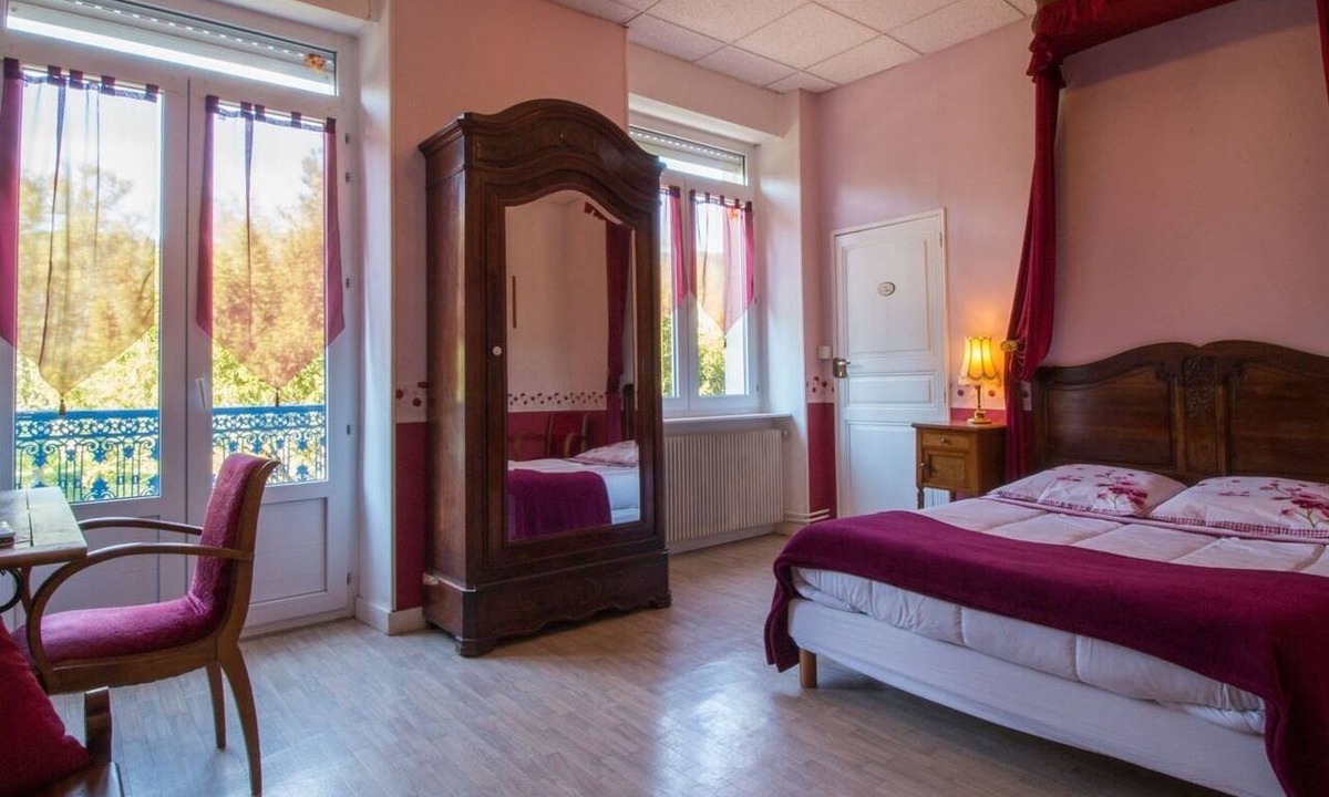 Saint-Affrique House | Double room-Comfort-Ensuite with Shower-1