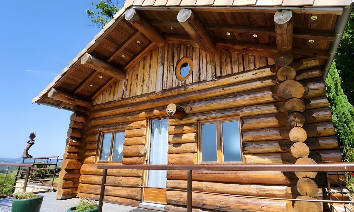 Montmurat Ski Chalet | Dream Log Chalet with Spa and Summer Kitchen