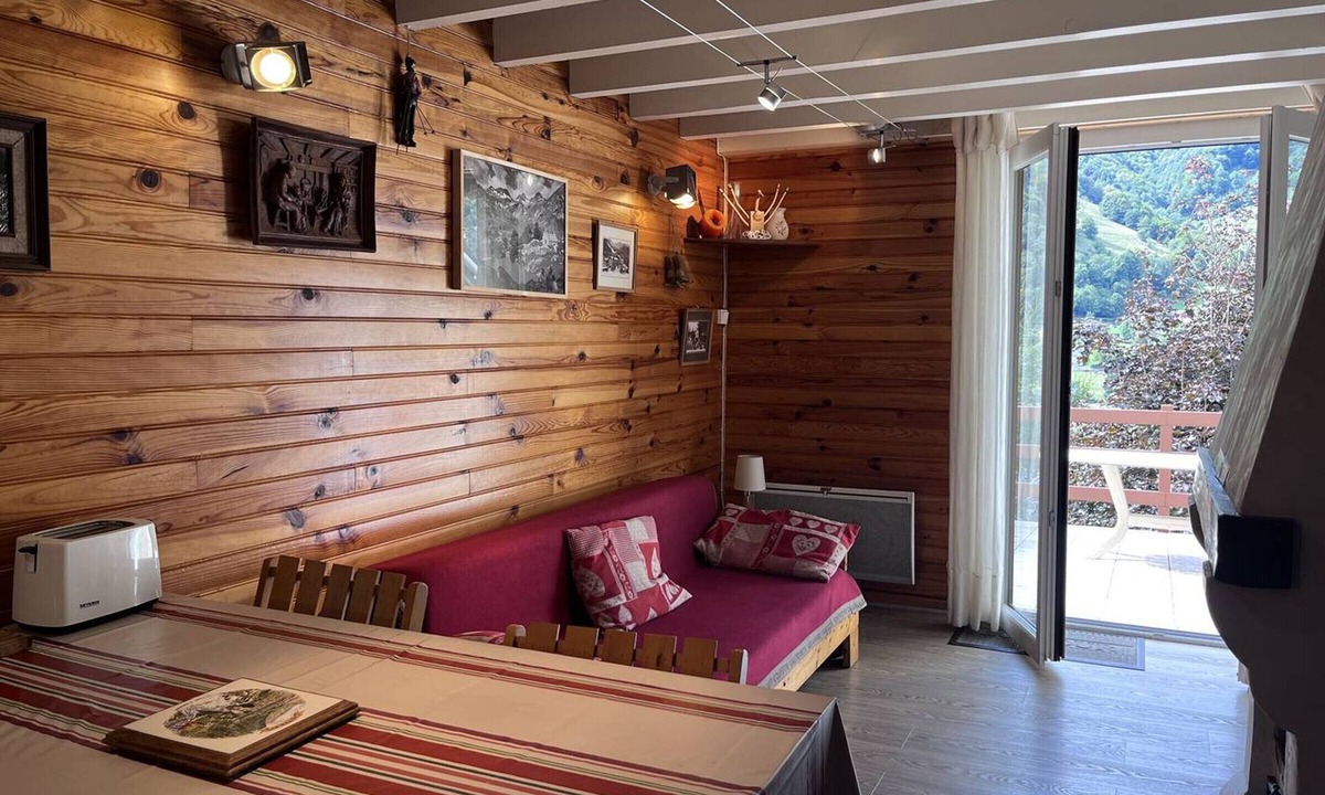 Cauterets Apartment | Duplex in Cauterets: terrace, barbecue, 2 br