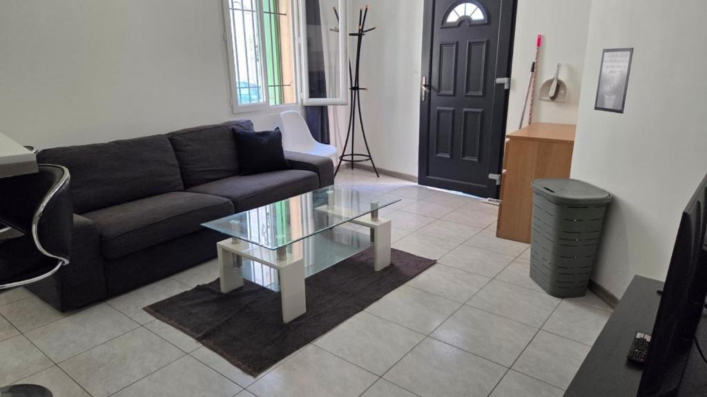 Marignane Apartment | Escale au Centre-ville, Aéroport, Gare TGV
