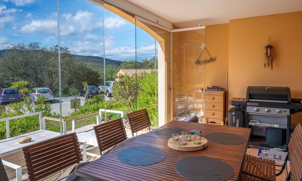 La Rouviere Apartment | Esprit du Sud Apartment on Domaine du Golf with magnificent view