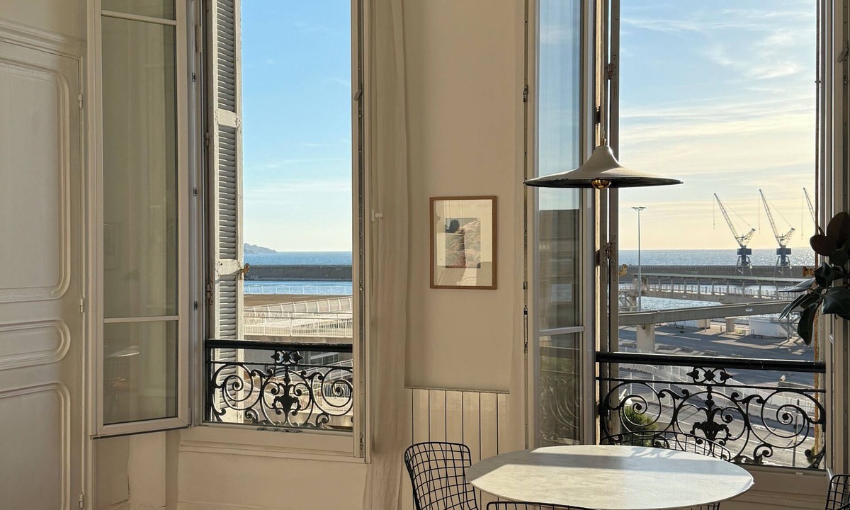 La Joliette Apartment | Exceptional sea view | Renovated old charm | Hyper center Joliette