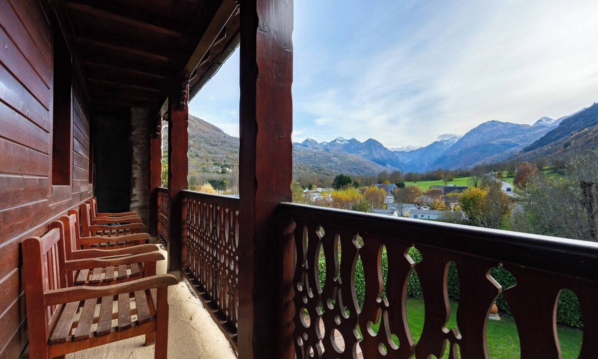 Avajan Ski Chalet | Exclusive Private Chalet in the Pyrenees | 6 Ensuite Bedrooms | Sleeps 12