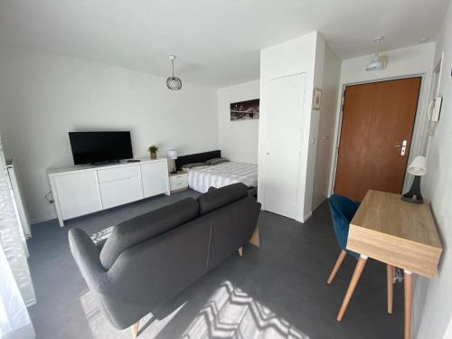 Blatin Apartment | F1 hyper centre avec garage, terrasse 8 m2, lumineux, WIFI