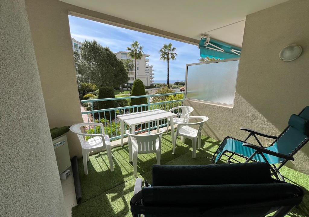 Golfe Juan Apartment | F2 Vue mer - Piscine - Climatisation - Parking