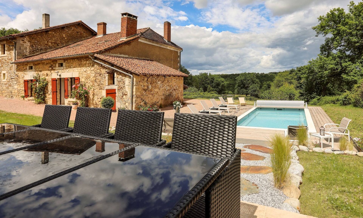Saint-Romain-et-Saint-Clement House | Gite Les Roses
