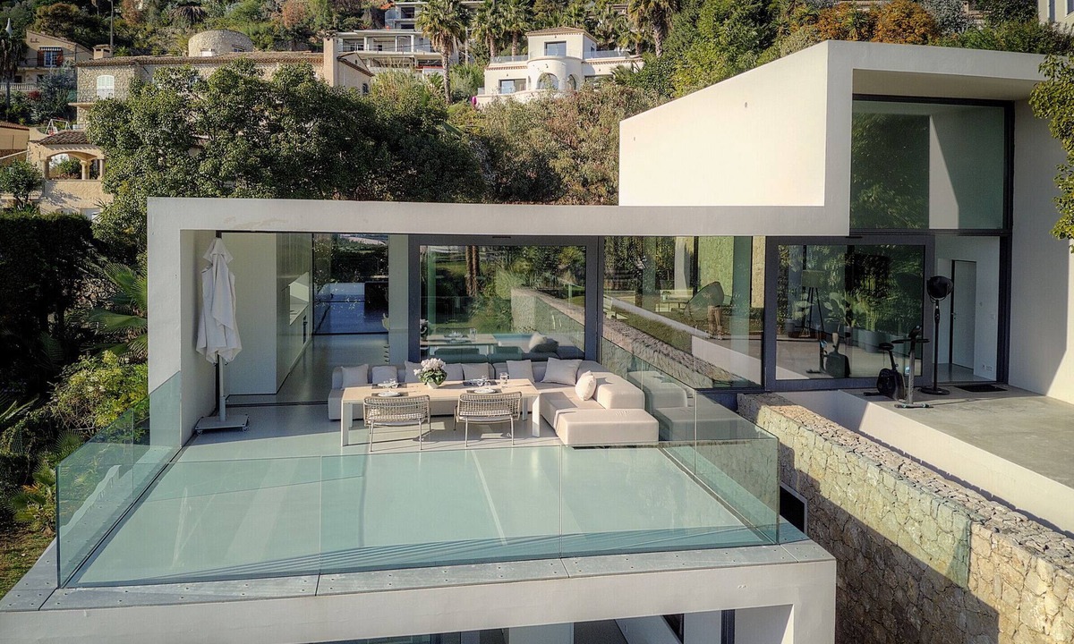 Golfe Juan Villa | FRGK RAMPE Exceptional villa with a pool and ocean view