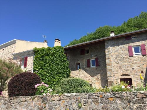 Veranne House | Gîte Authentique avec Wifi et Cheminée à Véranne - FR-1-496-256