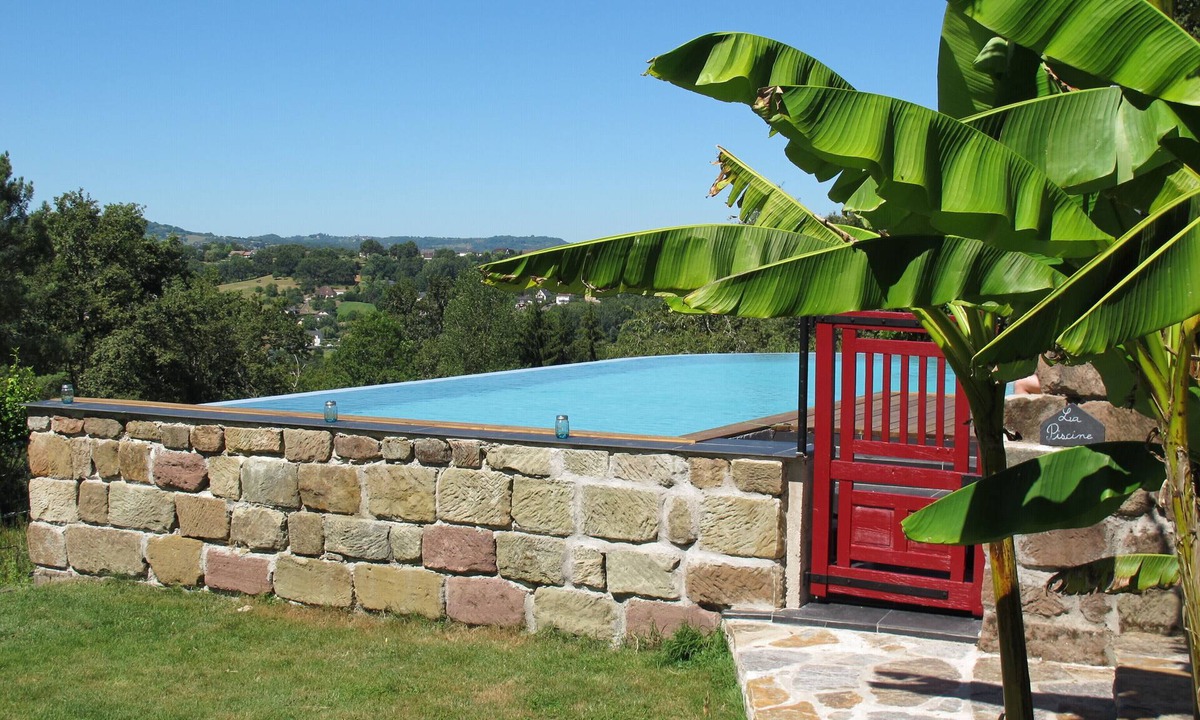 Objat House | Gîte "côté pré"- "Les sources" self-catering estate, Objat, Corrèze