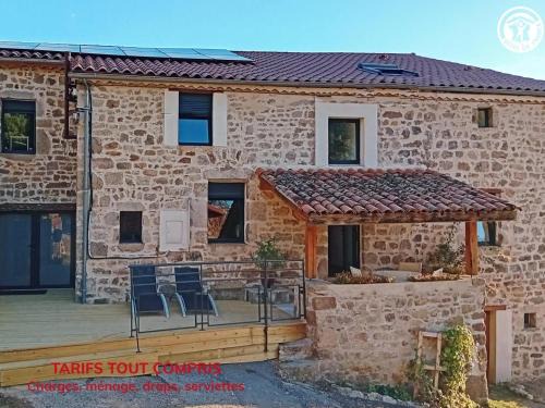 Saint-Julien-Molin-Molette House | Gîte de Charme avec Jacuzzi et Wifi Inclus - FR-1-496-336