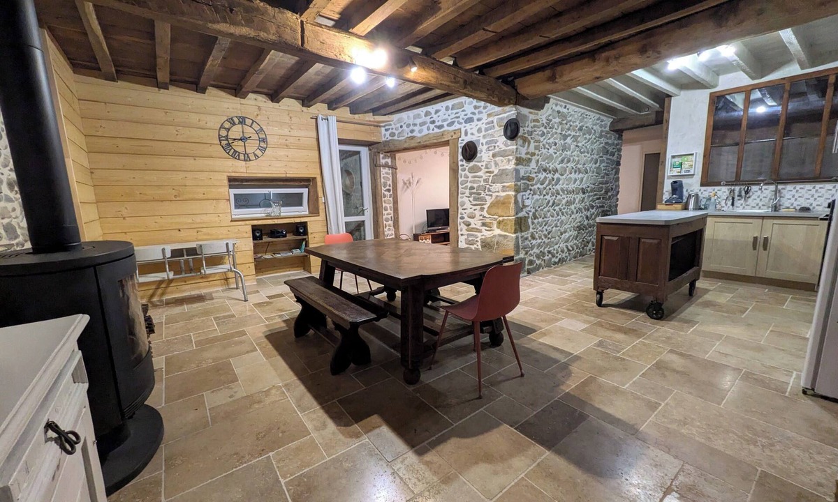 Precilhon House | Gîte Les pierres qui parlent - Complete accommodation in a renovated farmhouse *