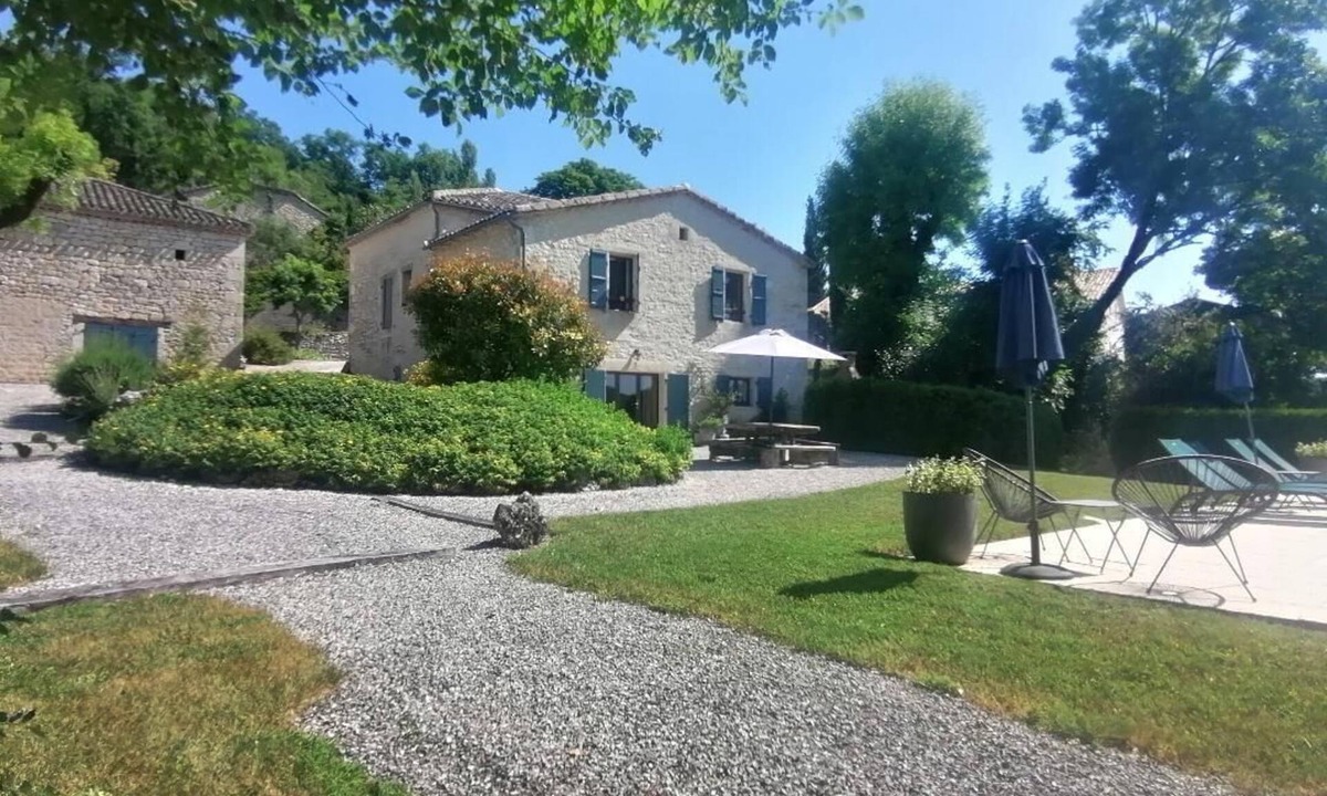 Valprionde House | "Gabriel" Vacation Rental: Sleeps 9 + 2 bathrooms + air conditioning