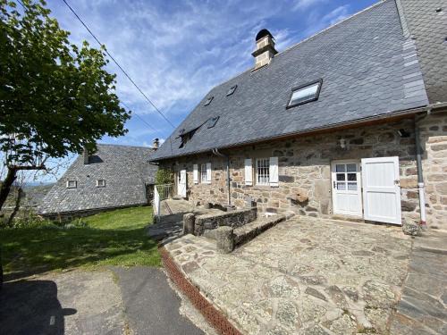 Saint-Jacques-des-Blats House | gite aux gardes aux pieds des montagnes