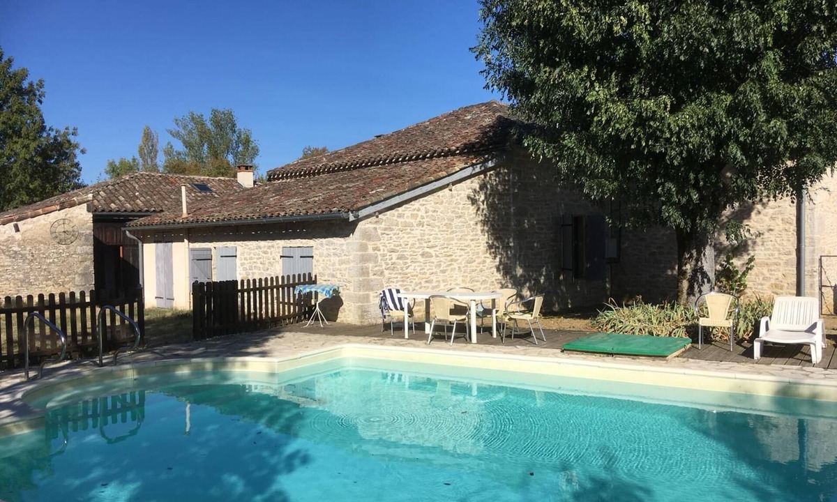 Septfonds House | Gite Bacquiès - with enclosed garden and heated swimming pool