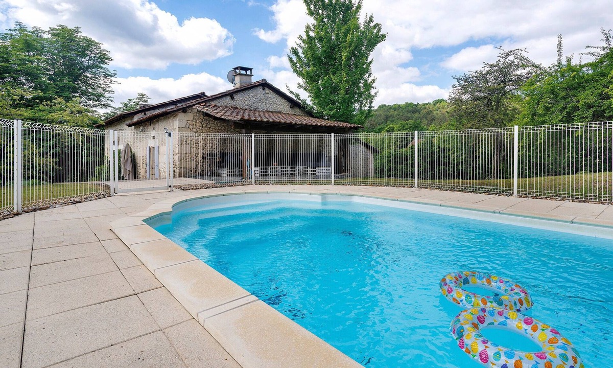 Montagrier House | Gîte Cabosse for 13 Guests with Pool – Discover the Périgord Dordogne