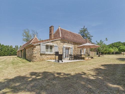 Rouffignac-Saint-Cernin-de-Reilhac House | Gite de charme pour 4 - jardin - terrasse - BBQ