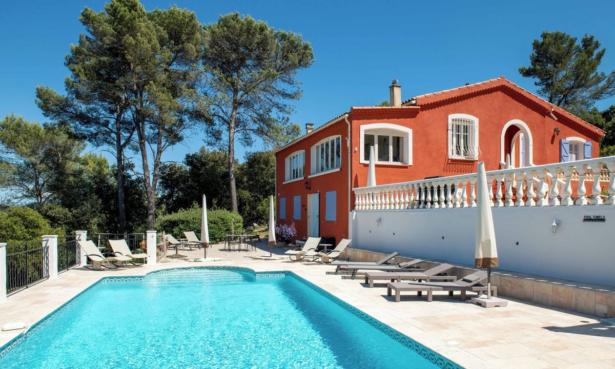 Carces Apartment | Gite Guillaume. with private heated pool. Privacy and plenty of space