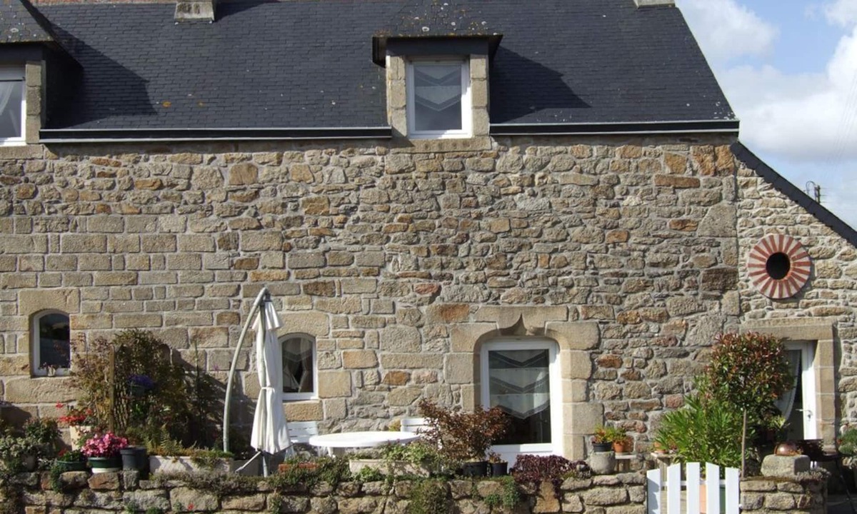 Douarnenez House | Gîte in character house, quiet, between sea and countryside, sleeps 5