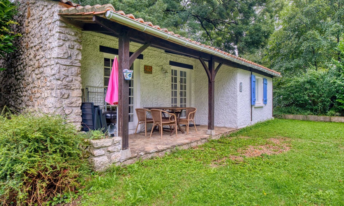 Varaignes House | Gîte La Cascade - Domaine l'Étang des Mirandes with Shared Pool