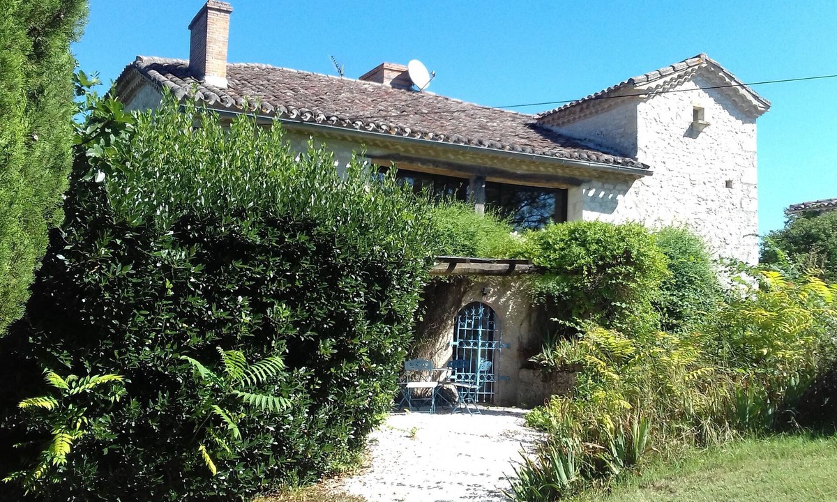 Touffailles Cottage | GITE " le romarin " en quercy swimming pool and tennis court