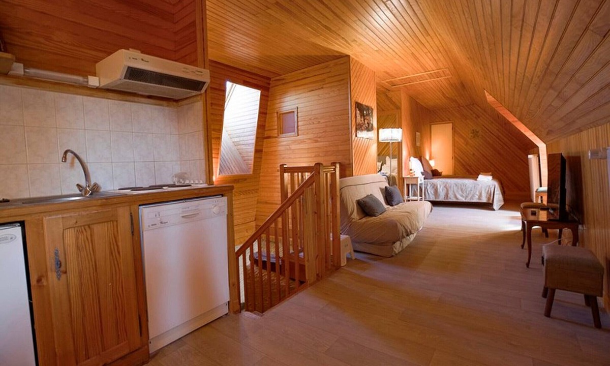 Saint-Bonnet-de-Salers Cottage | Gite Saint-Bonnet-de-Salers, 6 bedrooms, 14 persons