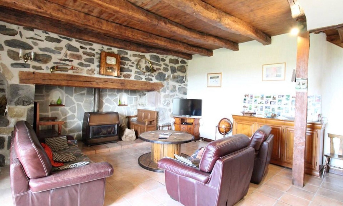 Saint-Martin-Valmeroux Cottage | Gite Saint-Martin-Valmeroux, 5 bedrooms, 10 persons