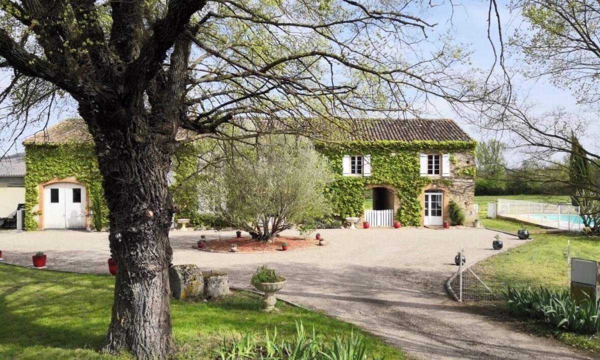 Graulhet Apartment | Gîte with swimming pool and pets