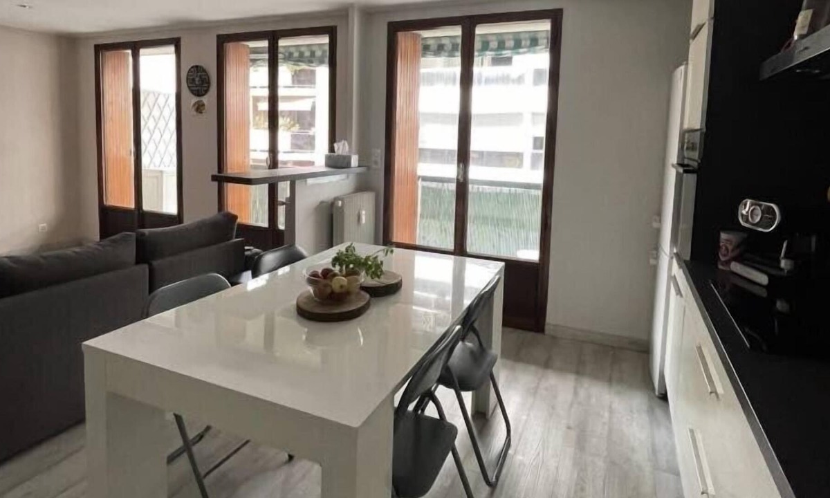 Le Pharo Apartment | Gorgeous Apt With Balcony And Sea View