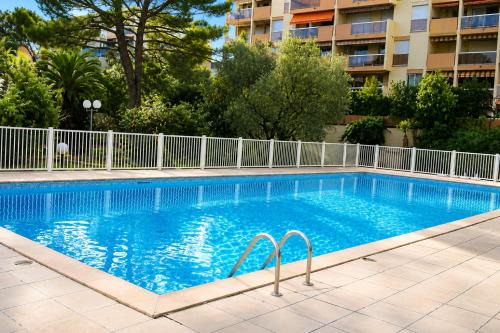 Hyeres City Centre Apartment | Grand Studio dans Résidence avec Piscine
