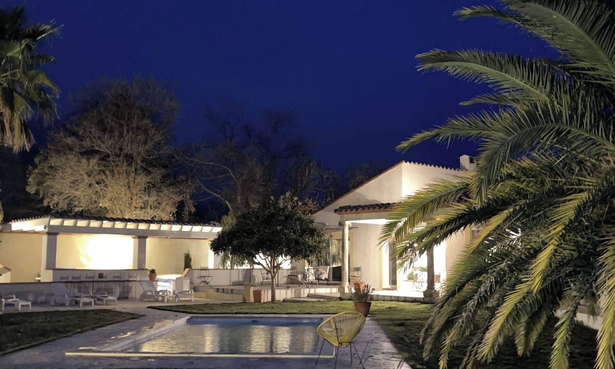 Bouleternere Villa | Grande Villa Dans les Vergers de Pêchers