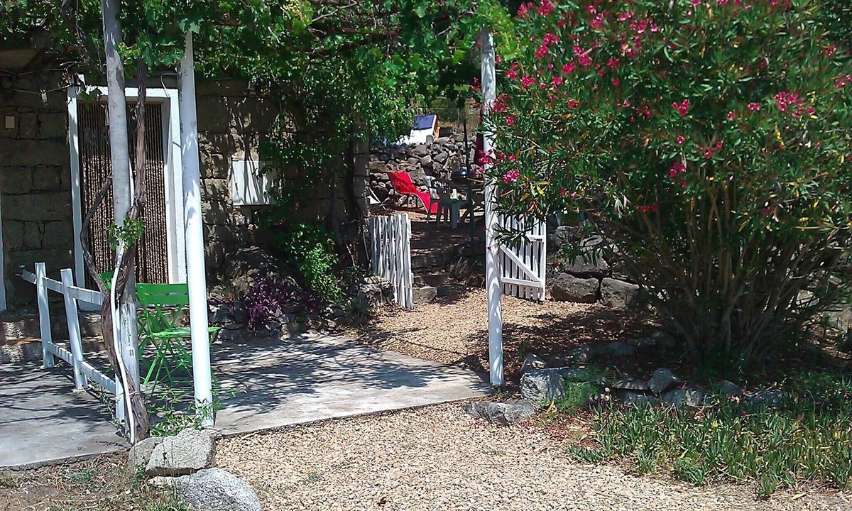 Arca House | Granite house, with large shady garden .