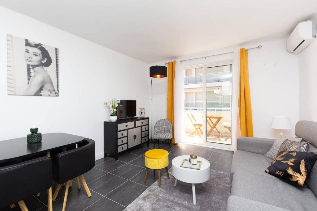 Cannes City Centre House | GRAY d'ALBION area: New studio with terrace!