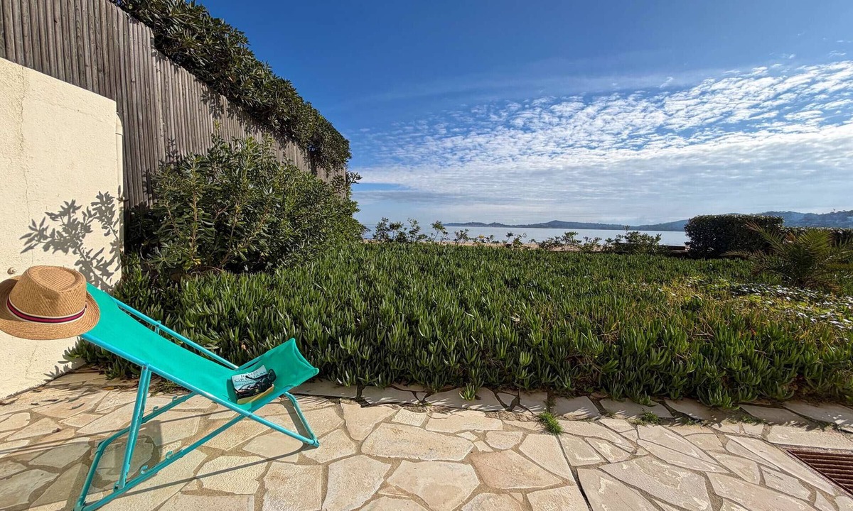 Port Grimaud Apartment | Ground Floor 2-Room Apartment Direct Beach Access