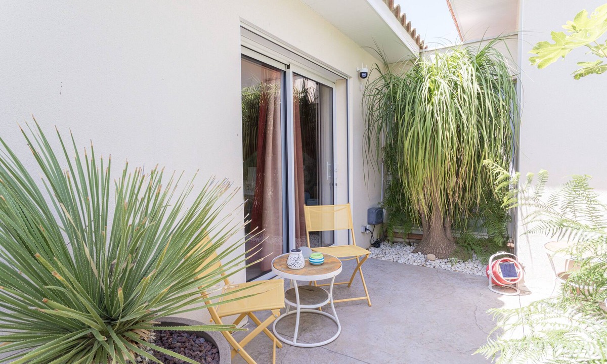 Saint-Nazaire Apartment | Guest Room 'Esprit Du Sud' with Shared Pool, Wi-Fi and Air Conditioning