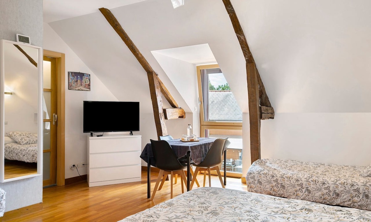 Romille Bed & Breakfast | Guest Room “Le clair de Lune” with Shared Terrace & Garden, Wi-Fi