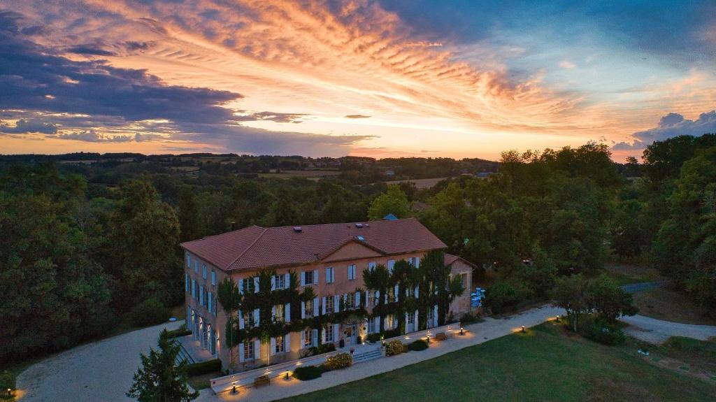 Maubec Hotel | Hôtel Le Château de Césarges
