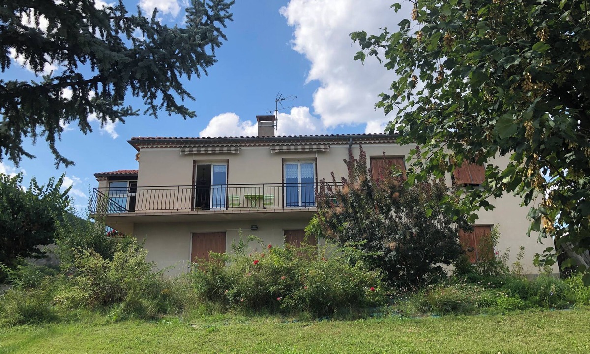 Vitrolles Apartment | Hautes-Alpes garden apartment with open view