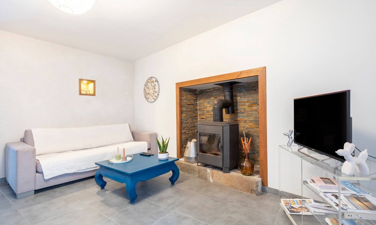 Douarnenez House | Holiday Home 'Ce Petit Penty' with Private Terrace and Wi-Fi